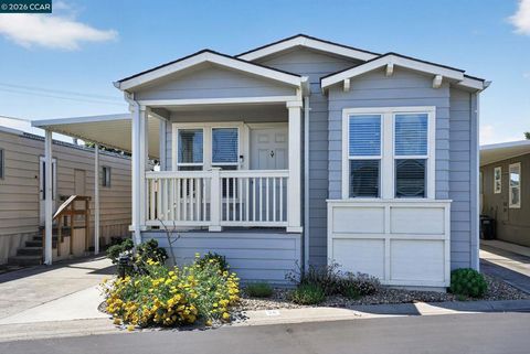 Photo of 28 Otsego St ST, Oakley, CA 94561 (MLS # 41133598)