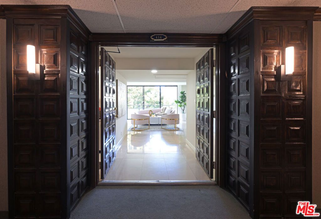 Photo of 10535 Wilshire Boulevard #414, Los Angeles, CA 90024 (MLS # 25572121)