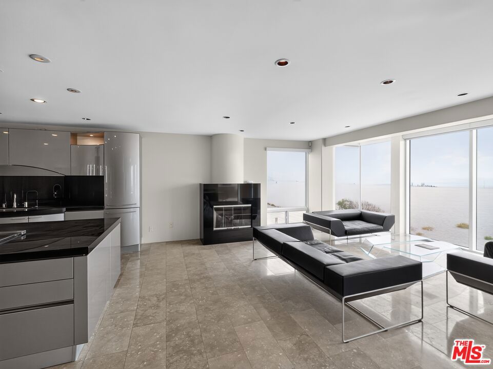 4015 Ocean Drive