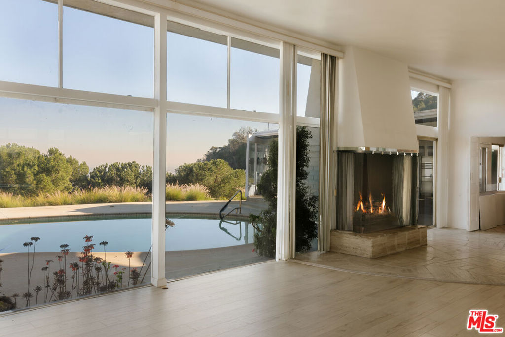 7300 Mulholland Drive