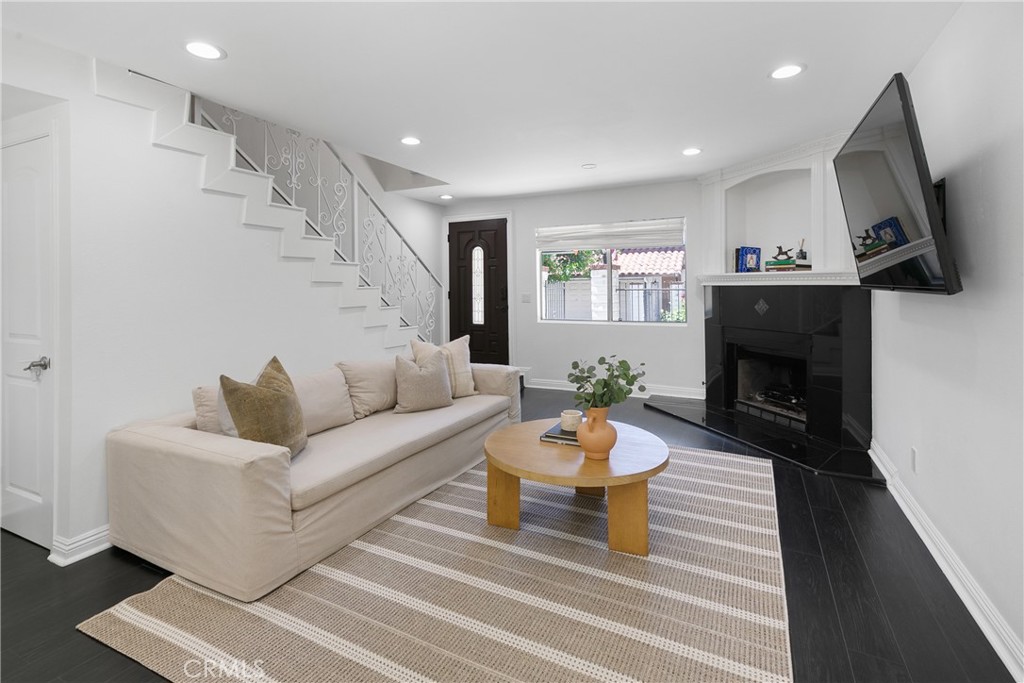 5275 Colodny Drive 4