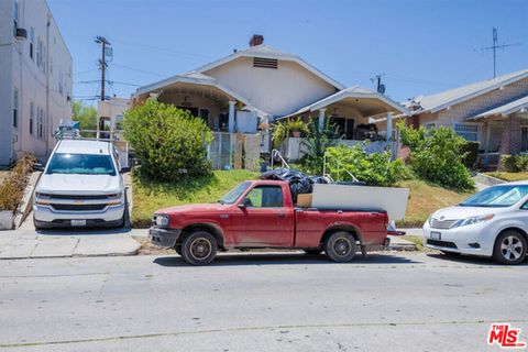 Photo of 417 N Serrano Avenue #3, Los Angeles, CA 90004 (MLS # 25620959)