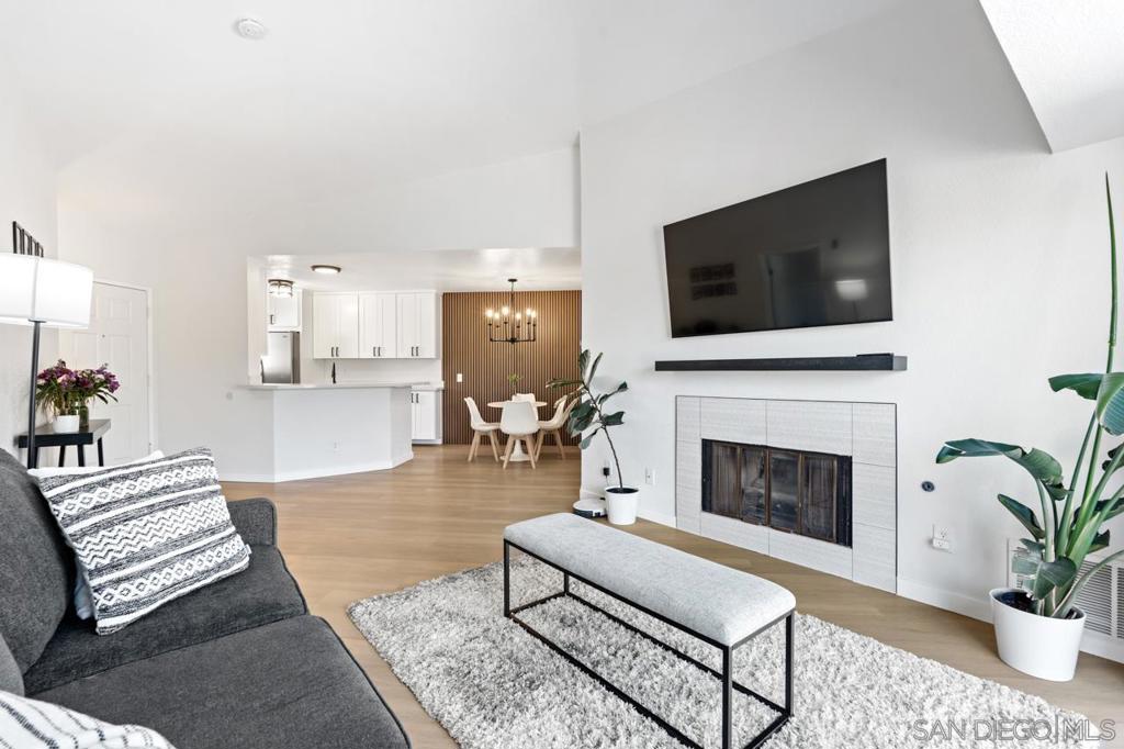 7048 Camino Degrazia