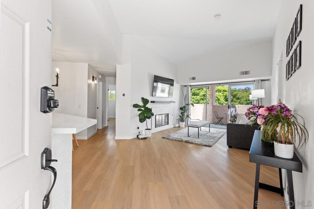 7048 Camino Degrazia 237, San Diego CA 92111