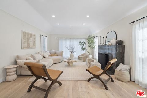 Photo of 177 S Gardner Street, Los Angeles, CA 90036 (MLS # 26724231)