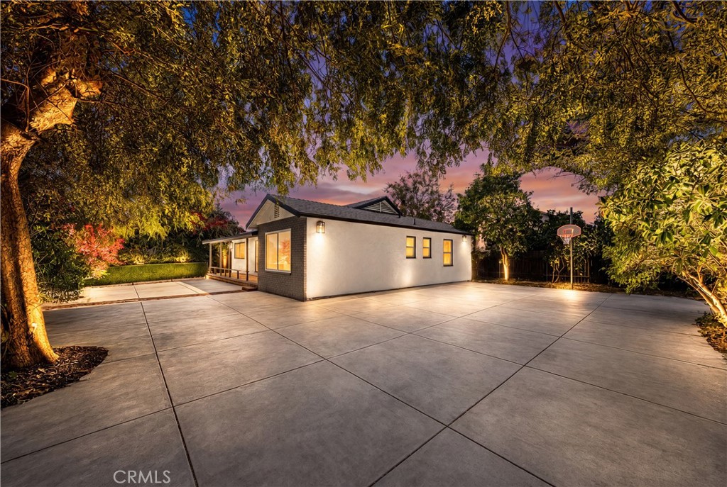 6759 N Golden West