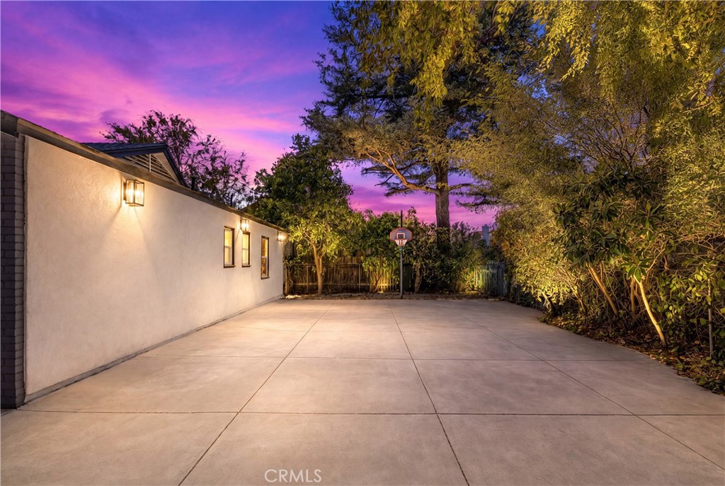 6759 N Golden West