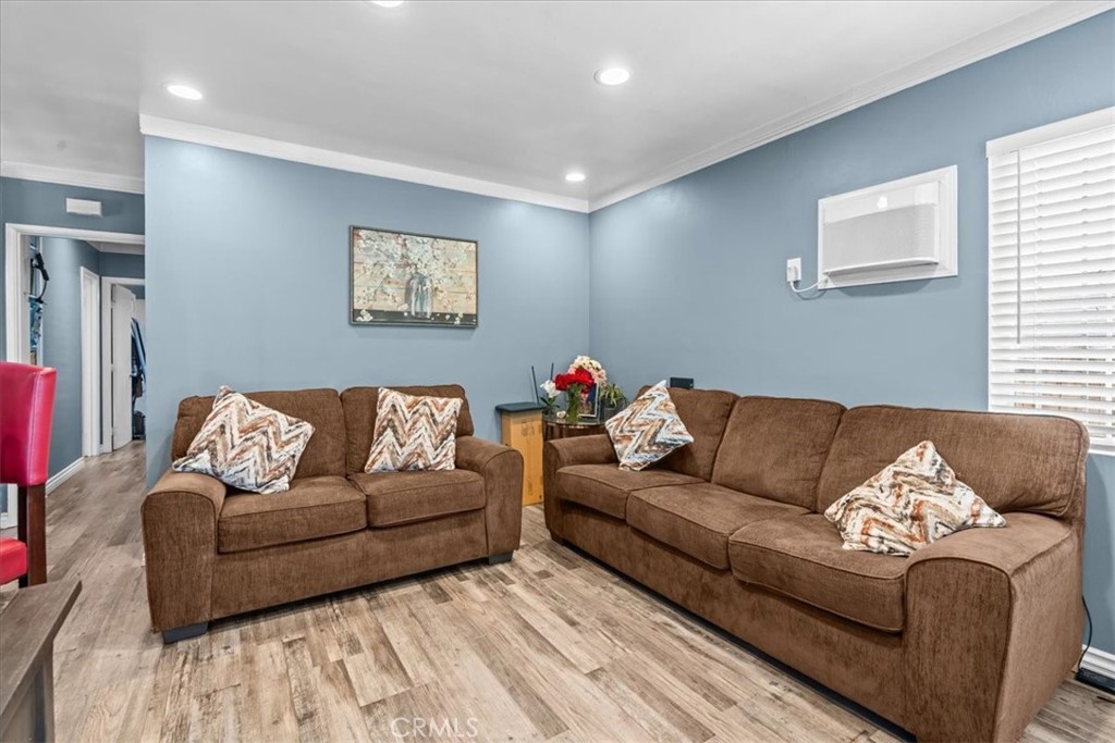 407 E Sunset