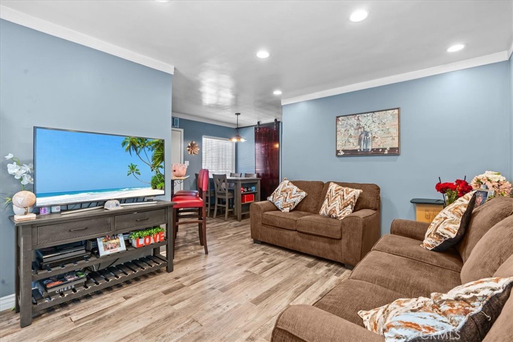 407 E Sunset