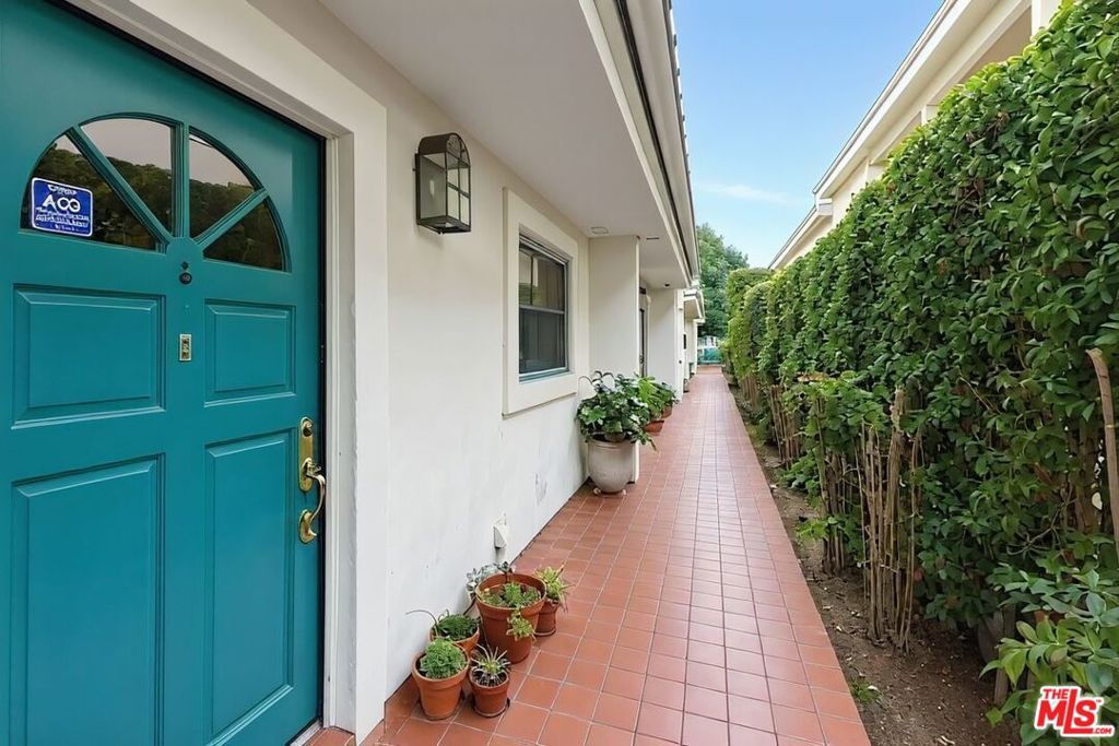 Photo of 1121 Princeton Street #5, Santa Monica, CA 90403 (MLS # 25619629)