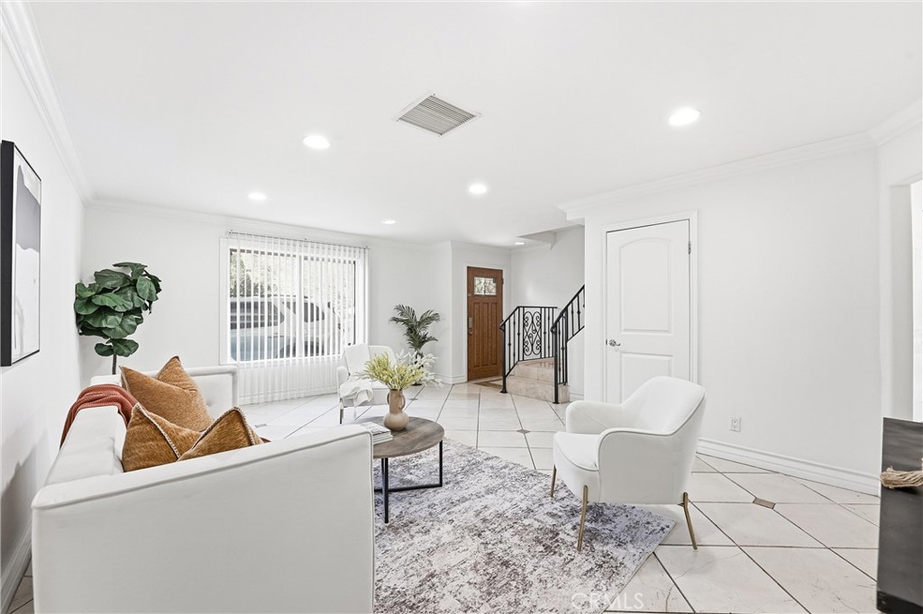 7006 Valmont B