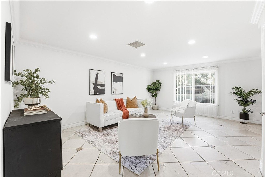 7006 Valmont B