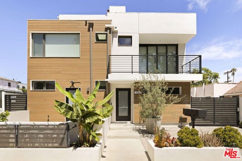 Photo of 836 1/2 N Mccadden Place, Los Angeles, CA 90038 (MLS # 26855899)