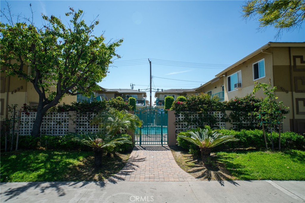 1764 1768 W Juno Avenue