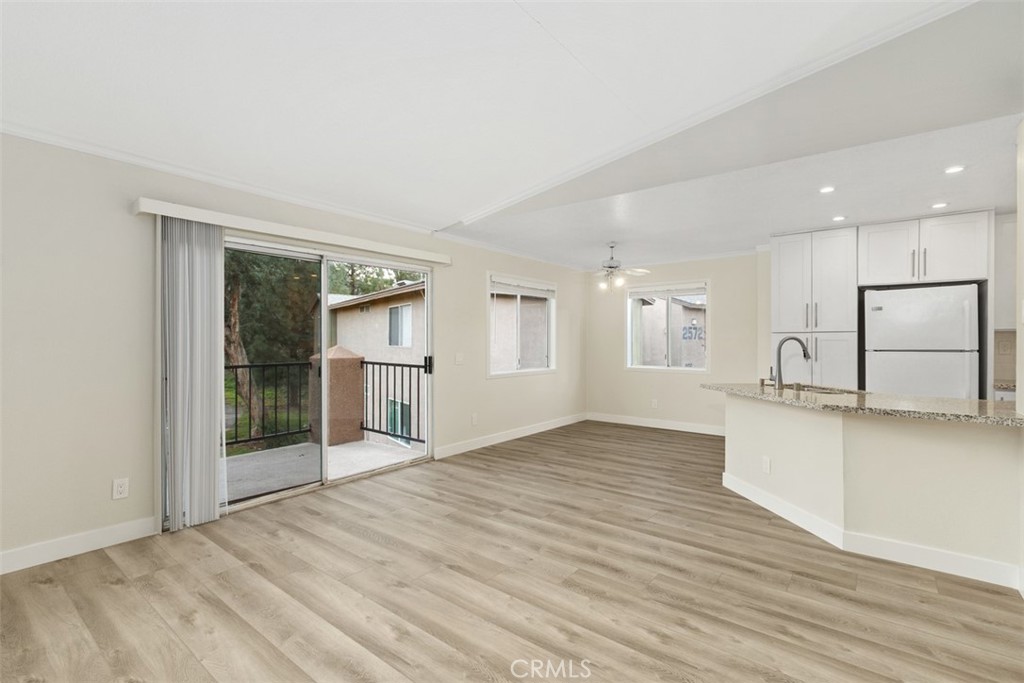 2576 Avenida Del 204