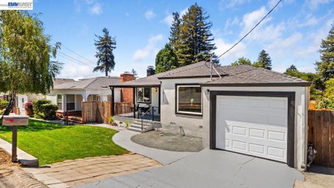Photo of 19117 Parsons Ave AVE, Castro Valley, CA 94546 (MLS # 41146453)
