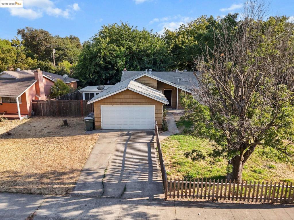 For Sale – $415,000 | 2100 Monifieth Way, Sacramento Charming 3-bedroom, 1-bath home in the Golf Course Terrace neighborhood featuring 978 sq ft of living space on a spacious 7,841 sq ft lot. Built in 1961, this single-story property offers a cozy fireplace and plenty of outdoor potential for gardening, entertaining, or future expansion. Conveniently located near schools, parks, and local amenities, this home is perfect for first-time buyers, families, or investors looking for a great opportunity in Sacramento.