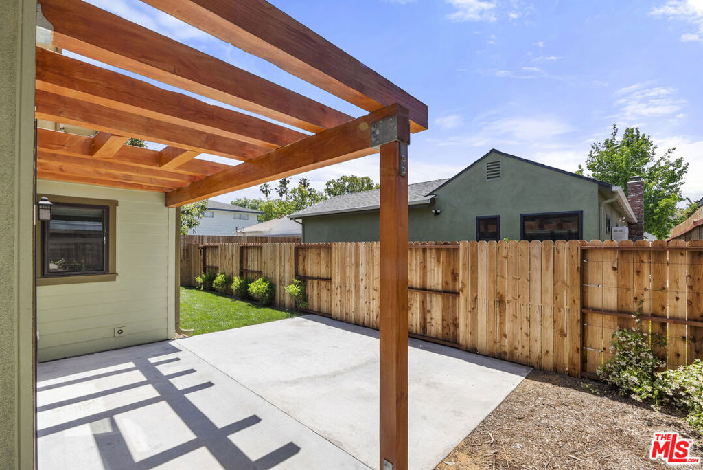 Properties 3 418 N Frederic Street