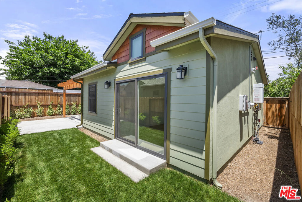 Properties 1 418 N Frederic Street