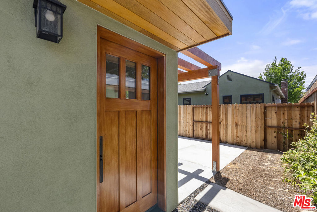 Properties 4 418 N Frederic Street