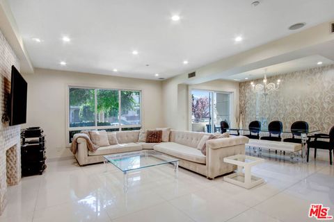 Photo of 11921 Dorothy Street #102, Los Angeles, CA 90049 (MLS # 26670609)