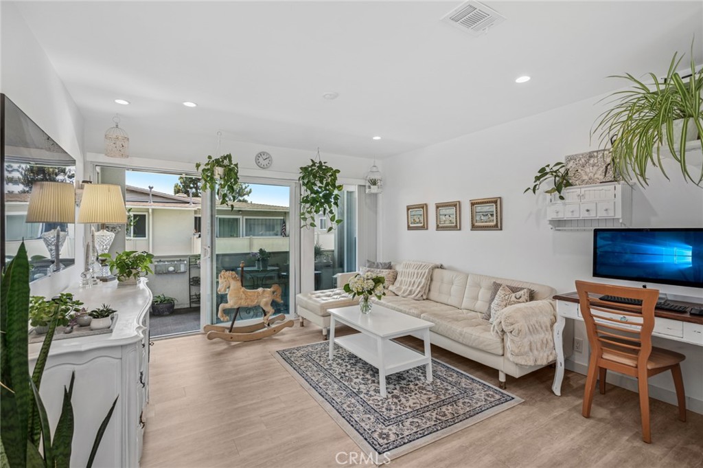 1722 Westcliff Drive 11