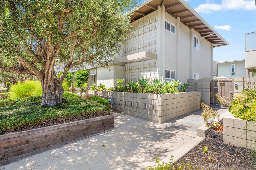 1722 Westcliff Drive 11