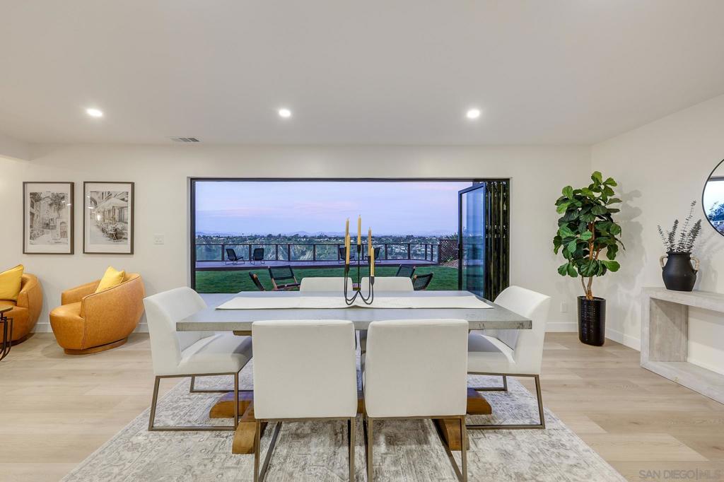 5777 Desert View Dr 358-381-14-00