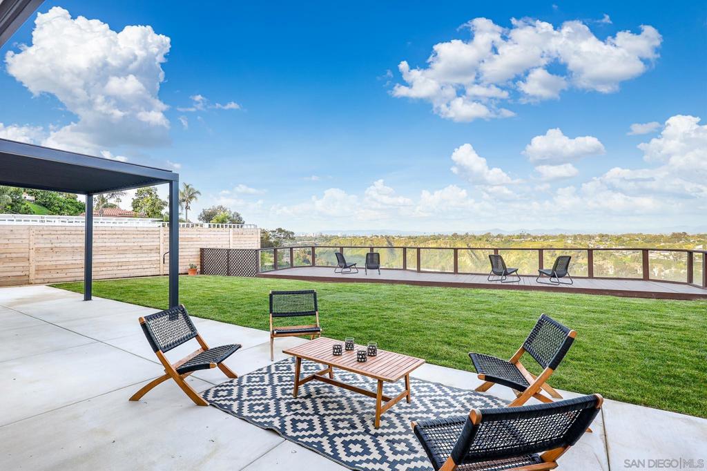 5777 Desert View Dr 358-381-14-00