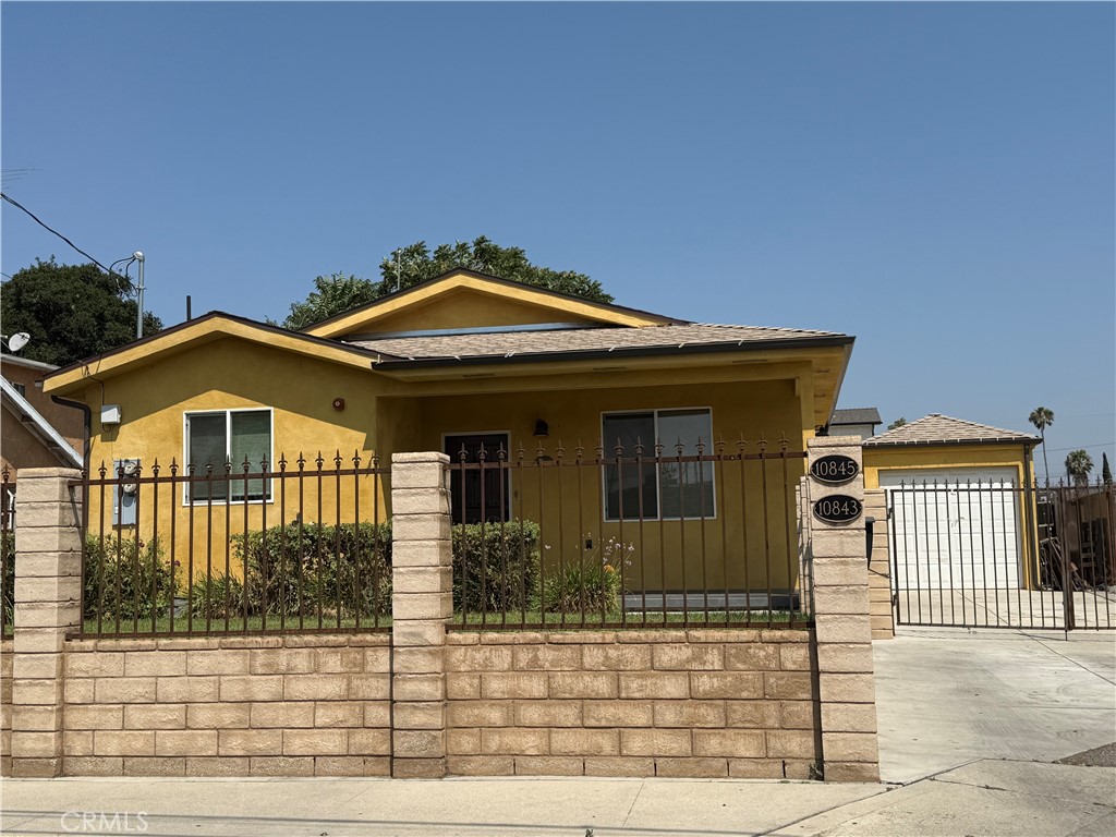 TWO BEAUTIFUL HOUSES, TWO PROPERTIES IN THE SAME LOT! HOUSES HAS BEEN BUILD IN 2019 EACH PROPERTY FEATURE 3 BEDROOMS AND 2 BATHROOMS, HIGH CEILINGS, AC UNIT, LAUNDRY ROOM, DONT WAIT THIS HOUSE IS FOR YOU!
PERFECT TO LIVE IN ONE PROPERTY AND RENT THE OTHER ONE, ALSO HAVE A DETACHED GARAGE THAT YOU CAN EASILY MAKE AN EXTRA LIVING UNIT TO RENT.
CALL ME FOR A PRIVATE SHOWING.