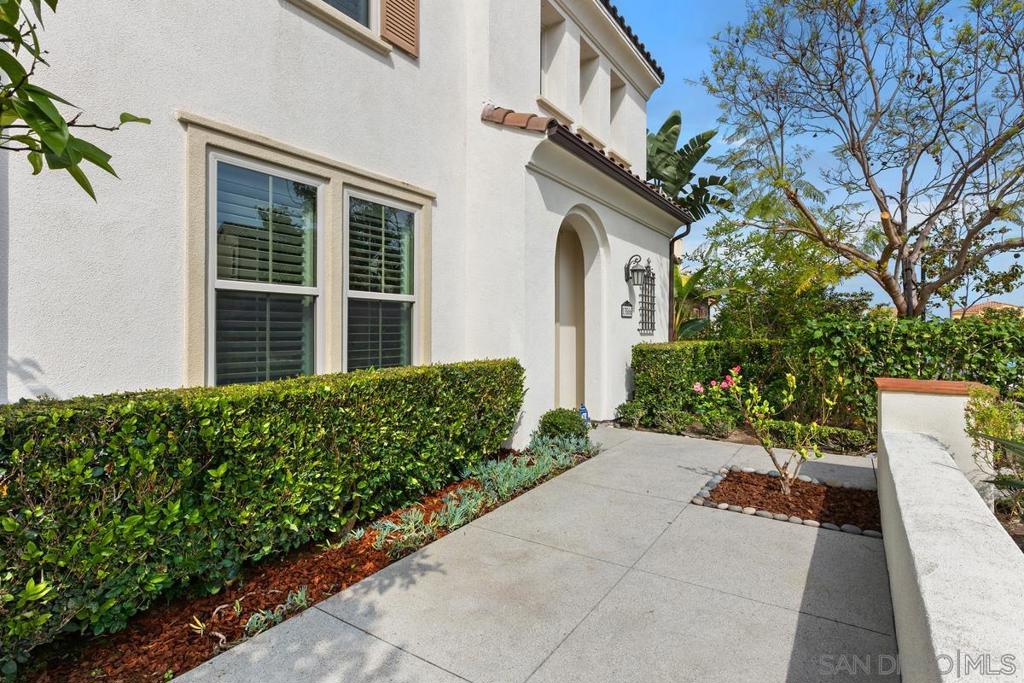 13566 Arroyo Dale Lane