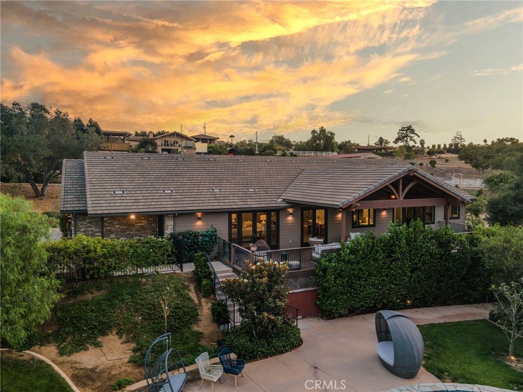 Photo of 4007 Ladera Vista Road, Fallbrook, CA 92028 (MLS # SW25232534)