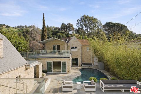 Photo of 2633 N Commonwealth Avenue, Los Angeles, CA 90027 (MLS # 26636763)