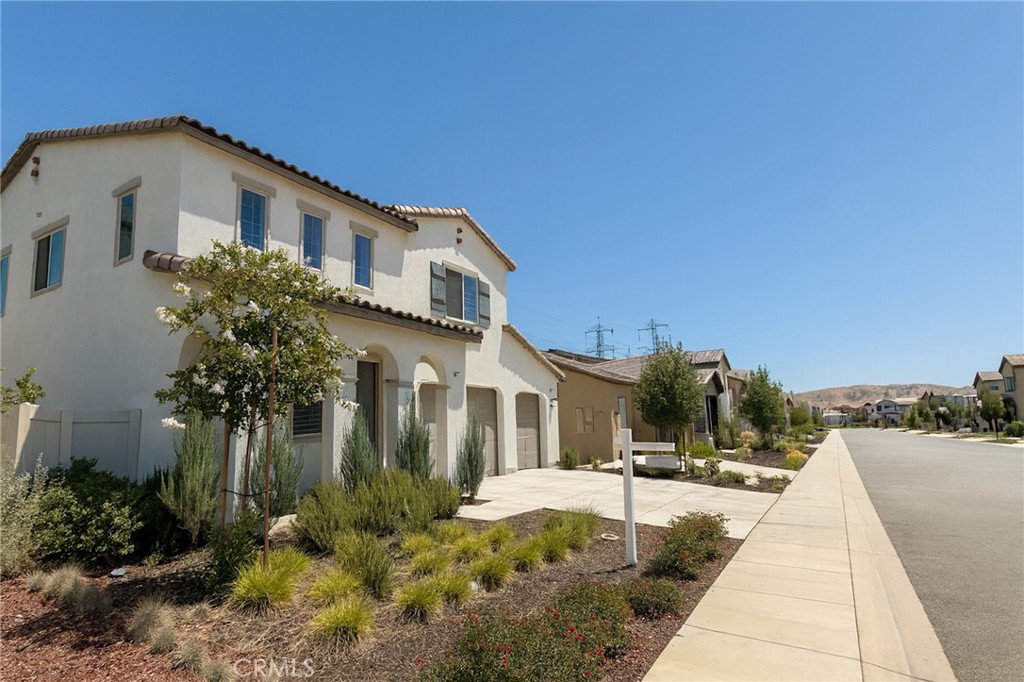 5921 Dragonfly Street