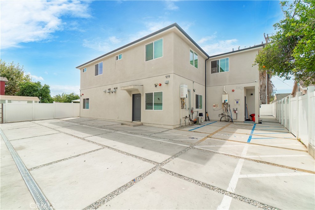 Welcome to a brand-new apartment community that blends modern design, everyday convenience, and exceptional value.
Perfectly located in the vibrant center of Compton, this property offers seamless access to major freeways, local bus stops, the Metro subway, and nearby schools—making it a prime location for commuters, students, and professionals alike. This thoughtfully designed 1 bedroom, 1 bathroom home is ideal for those seeking comfort and efficiency without sacrificing style. Inside, you’ll find modern finishes throughout, including quartz countertops, designer cabinetry, and stainless steel appliances. The open-concept layout creates a warm, inviting living space that feels both functional and sophisticated.
With its combination of smart design, stylish features, and unbeatable location, this unit is a perfect fit for anyone looking to enjoy modern living at an exceptional value.