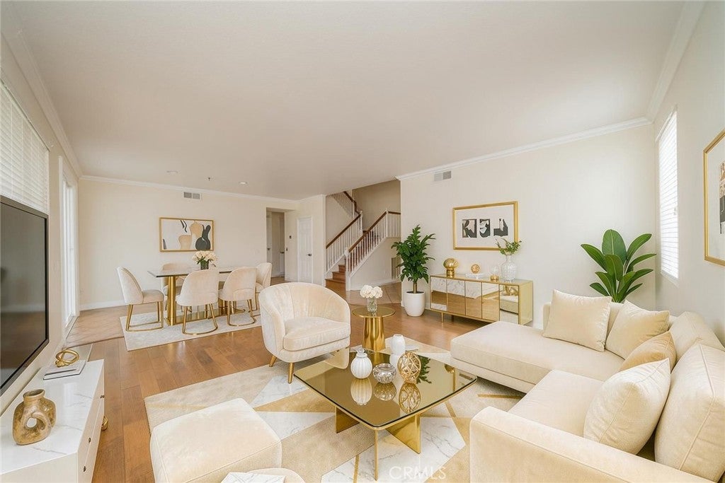 24320 Calle Estancia
