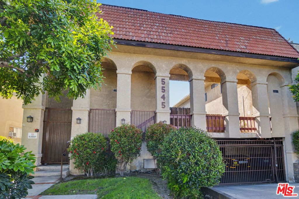 5545 Whitsett Avenue 8