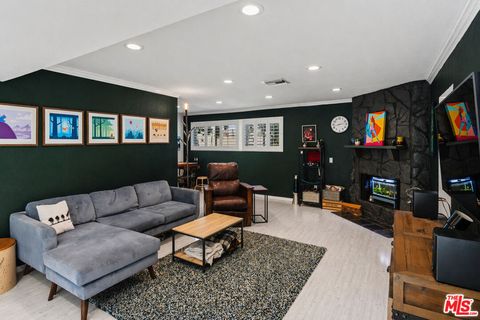 Photo of 5545 Whitsett Avenue #8, Valley Village, CA 91607 (MLS # 26707223)