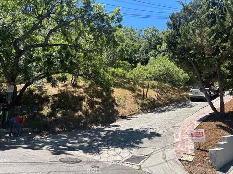 Photo of 3721 Ventura Canyon AVE, Sherman Oaks, CA 91423 (MLS # SR26103568)