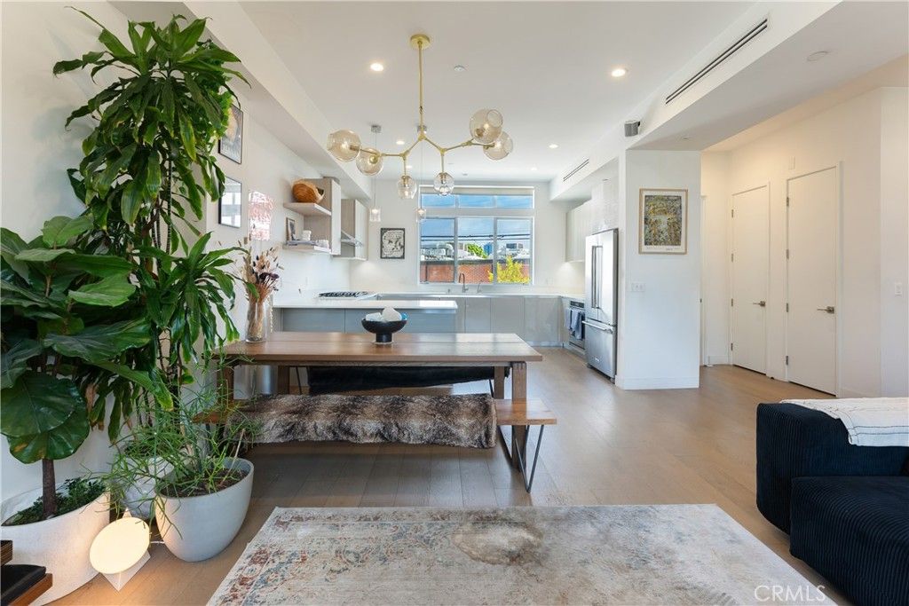 Photo of 3107 S Dakota Dr, Los Angeles, CA 90034 (MLS # SR25230706)