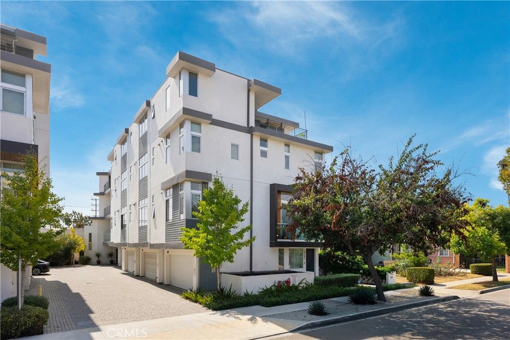 Photo of 3107 S Dakota Dr, Los Angeles, CA 90034 (MLS # SR25230706)