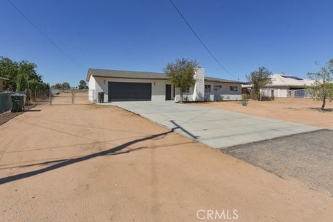 Photo of 12442 Quinnault Road, Apple Valley, CA 92308 (MLS # HD26212906)