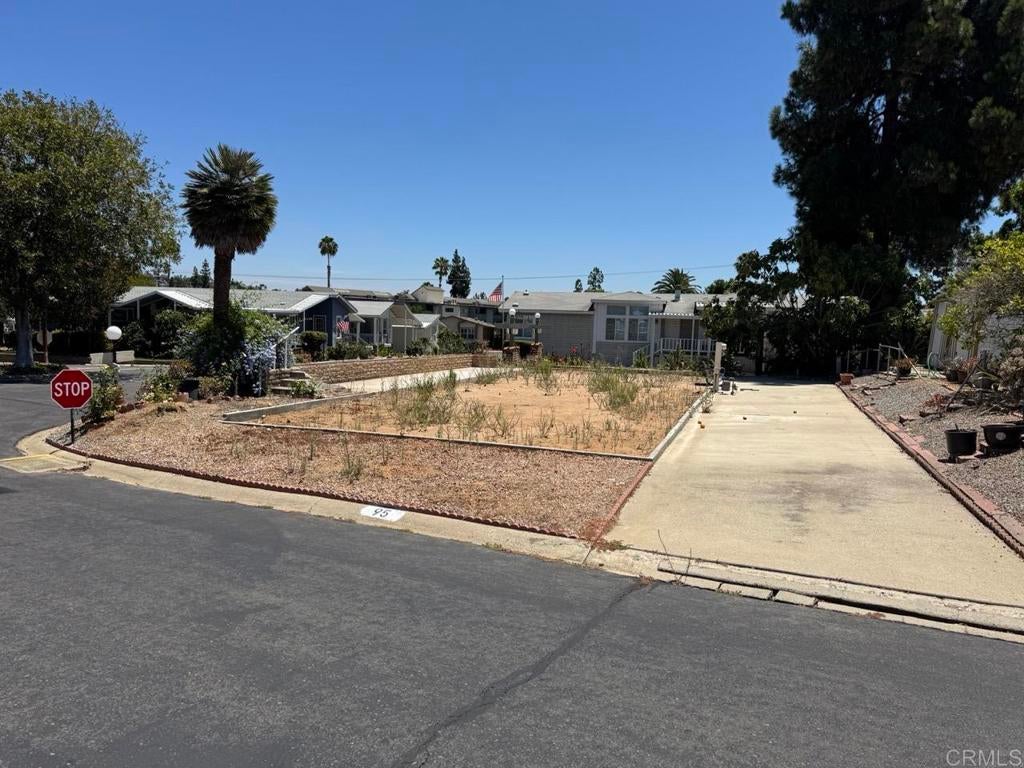 525 W El Norte Parkway