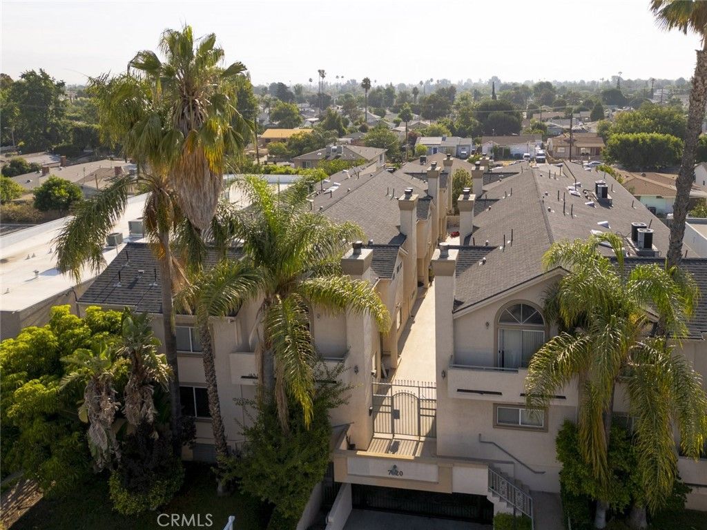 Photo of 7020 Lennox Avenue #3A, Van Nuys, CA 91405 (MLS # GD25164481)