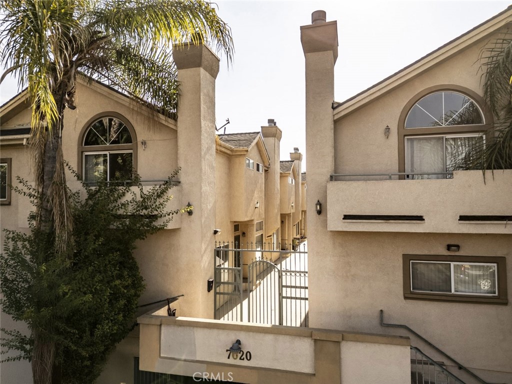 Welcome to 7020 Lennox Ave 3A, a beautifully updated 3 bedroom 3 bath townhouse offering 1,326 sq ft of bright modern living in the heart of Van Nuys.
As you enter, you're greeted by an open floor plan filled with natural light, soaring ceilings, recessed lighting, and rich hardwood floors throughout. The spacious living and dining areas flow seamlessly, creating an ideal space for both entertaining and relaxing.
The renovated kitchen features granite countertops, stainless steel appliances, and ample cabinetry, designed to impress both everyday cooks and weekend hosts.
Downstairs, you'll find a bonus room or office den adjacent to the private 2 car garage, along with laundry hookups and additional storage space.
Upstairs, the three generously sized bedrooms offer plenty of closet space and comfort, while all three bathrooms are tastefully finished.
Enjoy the perfect balance of comfort and convenience with easy access to major freeways, shopping centers, and local dining. This unit has been beautifully maintained, thoughtfully upgraded, and is ready for you to move right in.