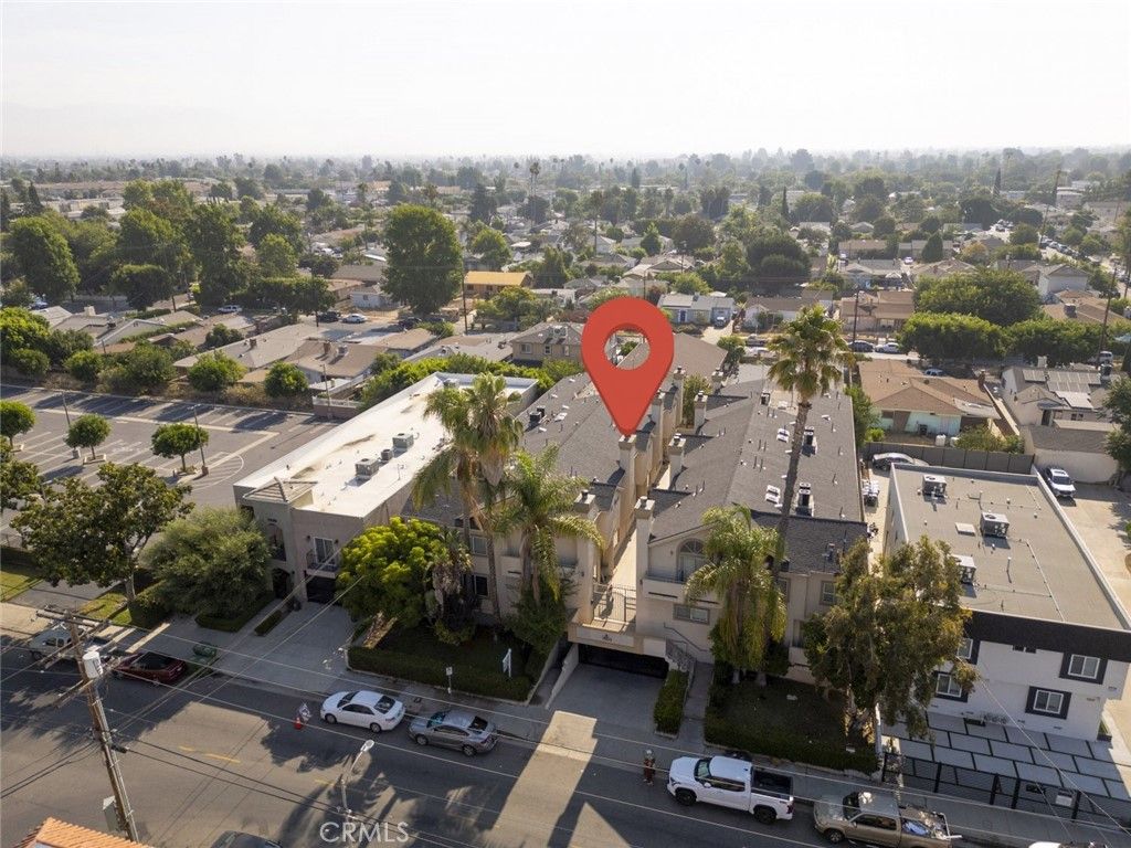 Photo of 7020 Lennox Avenue #3A, Van Nuys, CA 91405 (MLS # GD25164481)