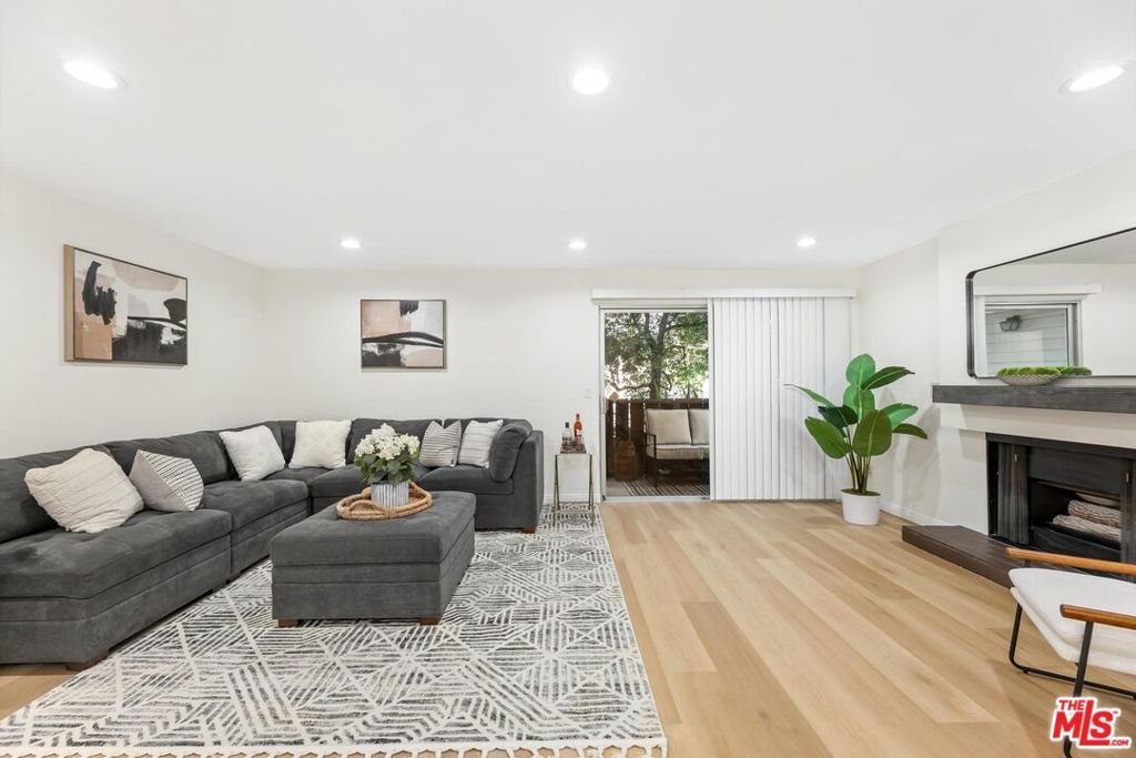 Photo of 14960 Victory Boulevard #101, Van Nuys, CA 91411 (MLS # 25580739)