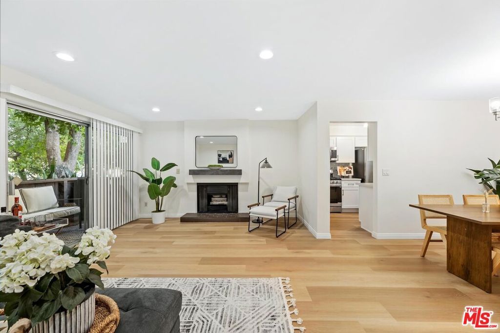 Photo of 14960 Victory Boulevard #101, Van Nuys, CA 91411 (MLS # 25580739)