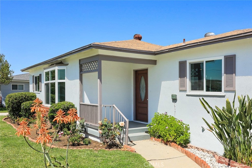 1227 E Grovecenter