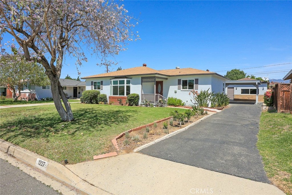 1227 E Grovecenter ST, West Covina CA 91790
